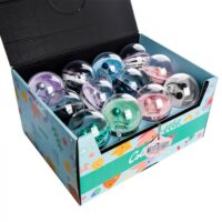 **هندزفری فانتزی عروسکی YOOKIE YK-770** با طراحی خاص و رنگارنگ، ترکیبی از جذابیت و کارایی را ارائه می‌دهد. این هندزفری دارای صدای باکیفیت، بیس مناسب و میکروفون داخلی برای مکالمه شفاف است. طراحی ارگونومیک و کابل مقاوم آن، راحتی و دوام را تضمین می‌کند. مناسب برای کودکان، نوجوانان و علاقه‌مندان به طرح‌های فانتزی، این هندزفری با جک 3.5 میلی‌متری با انواع دستگاه‌ها سازگار است و گزینه‌ای عالی برای هدیه دادن محسوب می‌شود.